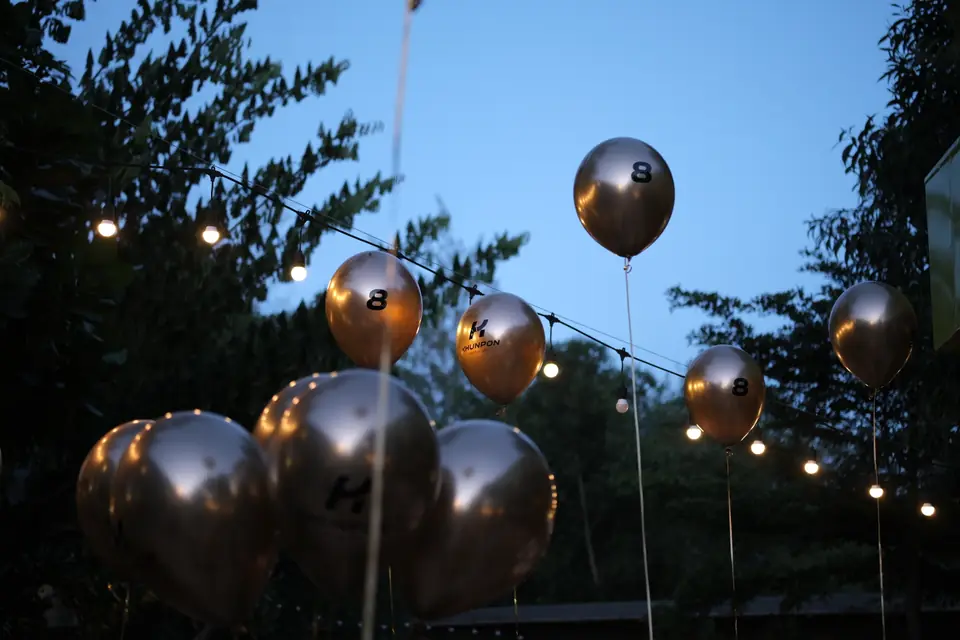 Gold Khunpon balloons and string lights at Porto de Phuket before the run