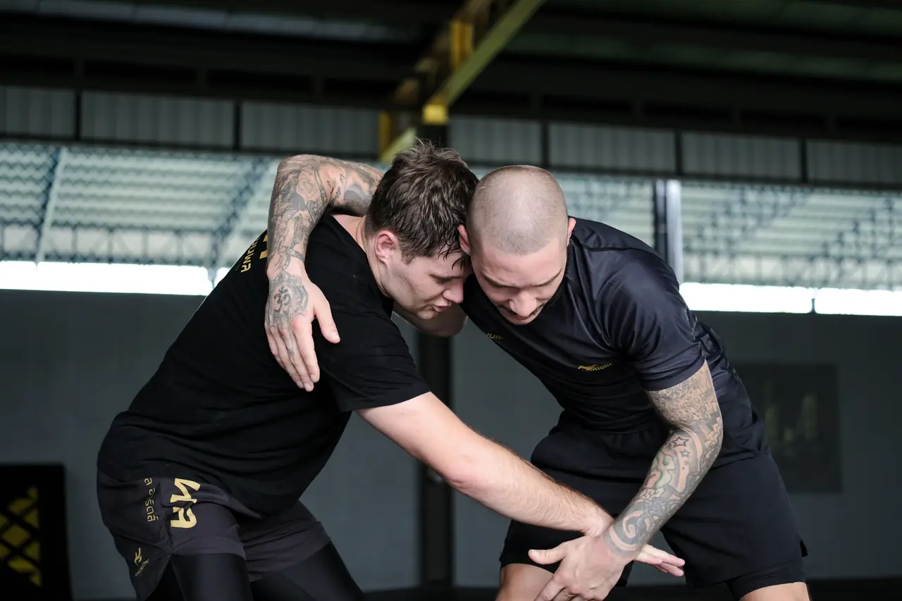 Two grapplers grip up in a standing exchange during a No-Gi class
